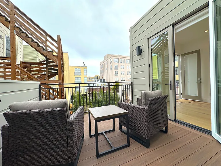 576 Chestnut St — Photo 11