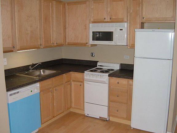 2nd image of 738 W Briar Pl APT 303