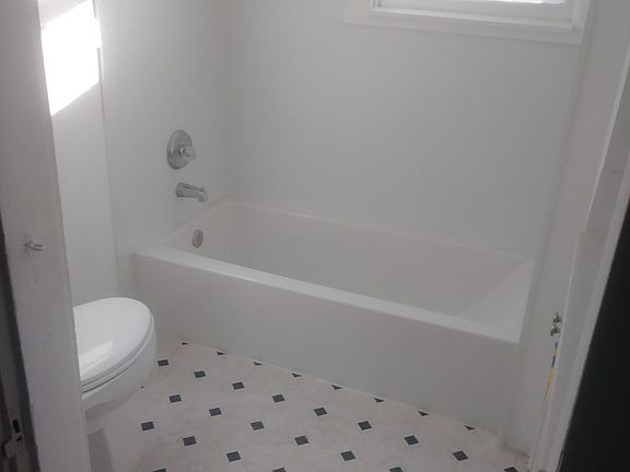 2nd image of 136 Galisteo Ave