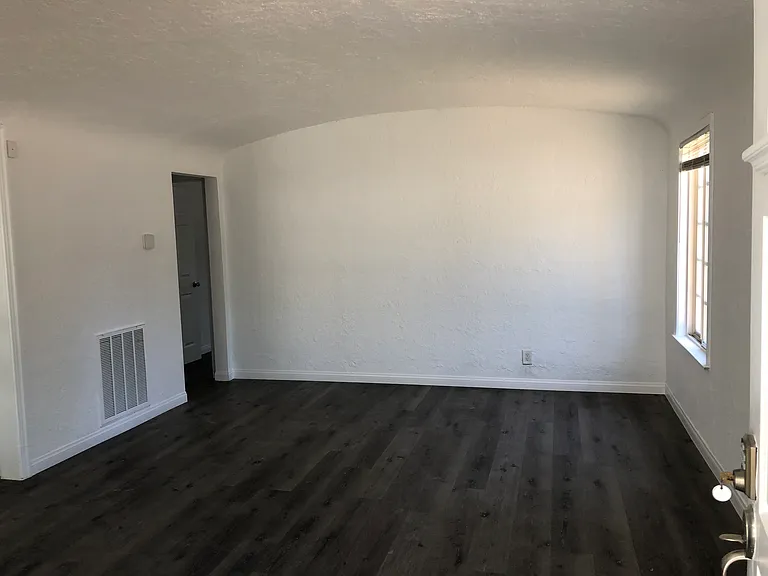 5802 Melvin Ave — Photo 4