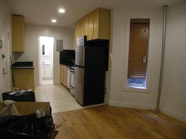 347 E 65th St #3RW — Photo 2