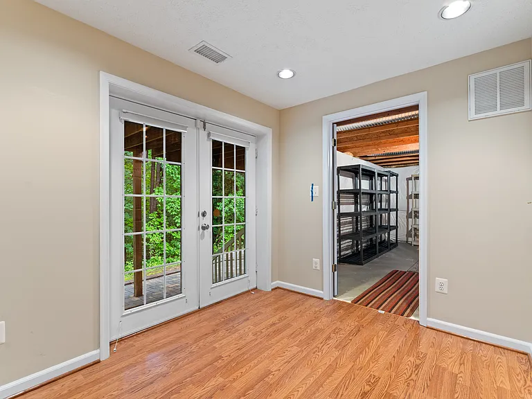 10105 Cotter Ct — Photo 18