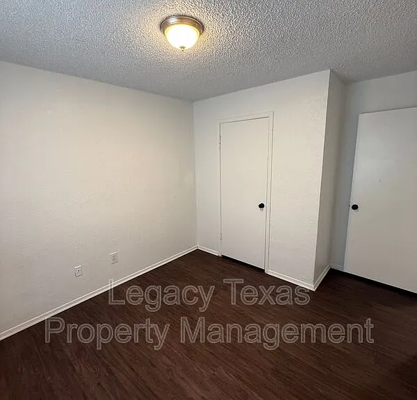 1715 Short St #D — Photo 16