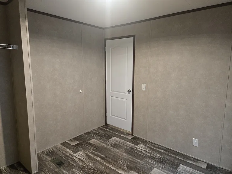 225 Tamara Ln — Photo 8