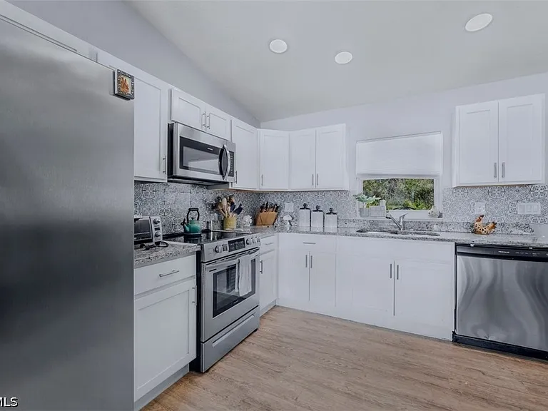 5013 SE Tradewinds Cir — Photo 4