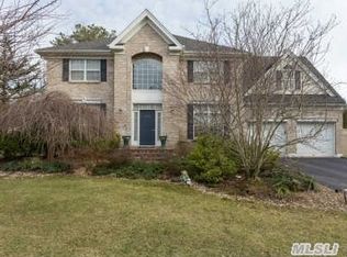 1057 Baldwin Path, Dix Hills, NY 11746