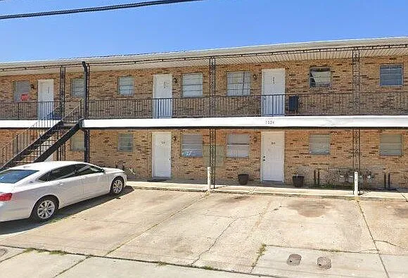 1024 Angela St — Photo 4
