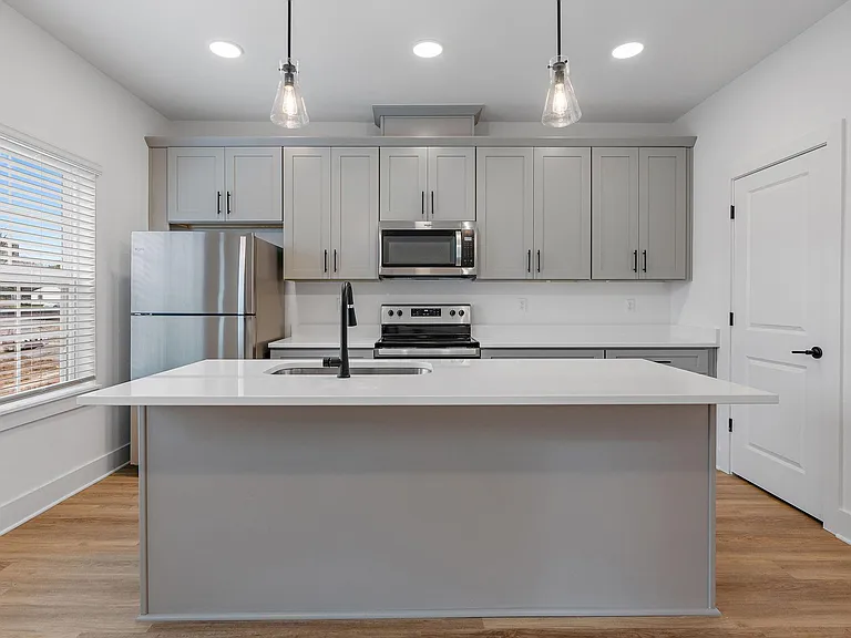700 N Dupont Ave #323 — Photo 3