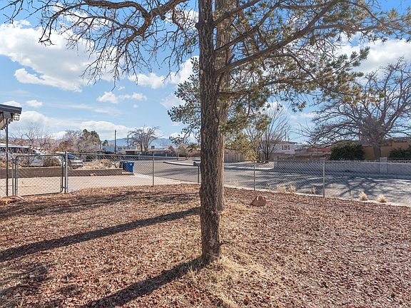 5th image of 3135 Graceland Dr NE