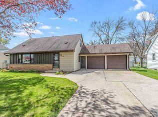 520 Karen Ln, Green Bay, WI 54301