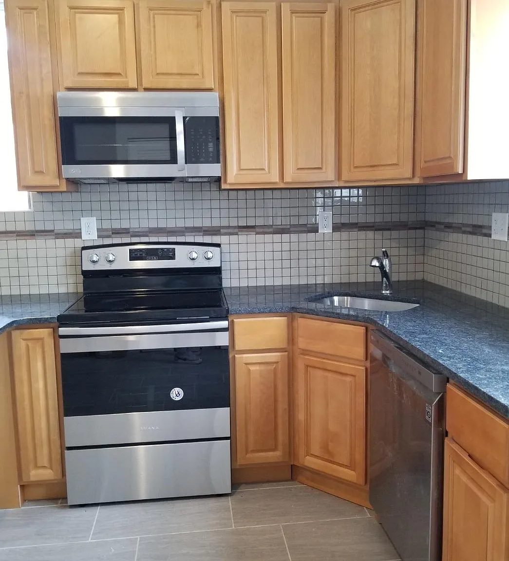 3 bed, 1600 sqft, $1,700 — Photo 3