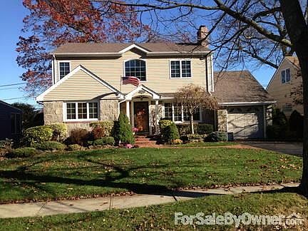 1st image of 1315 Surrey Ln