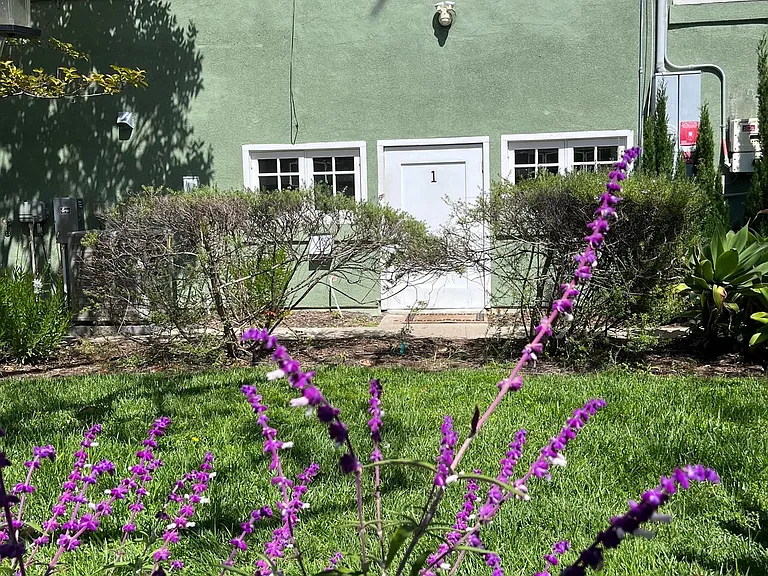 140 W Thorn St #1 — Photo 2