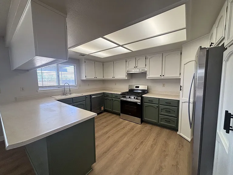 20312 Dean Ct — Photo 9