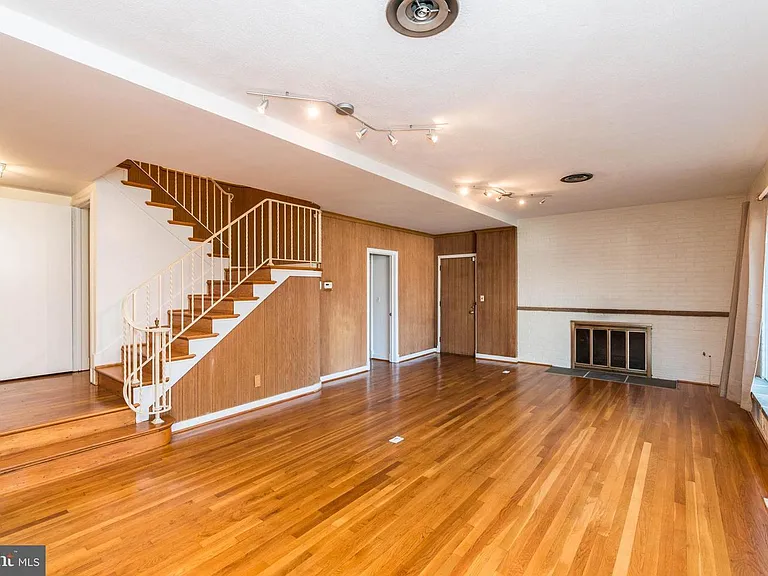 9322 W Parkhill Dr — Photo 16