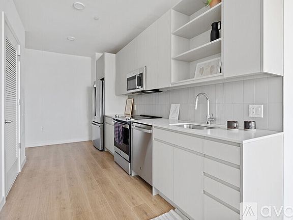4th image of 232 Saint Pauls Ave #601