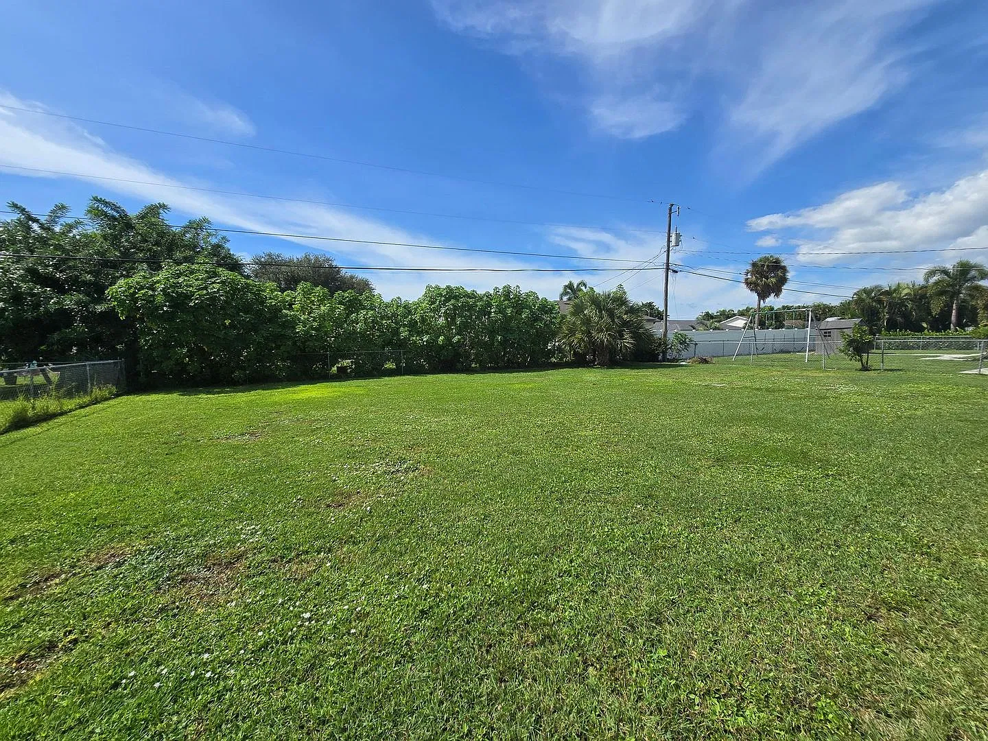 GREAT 3 bedroom 2 bath all new inside single family home with side entrance garage~ Large backyard — Photo 2