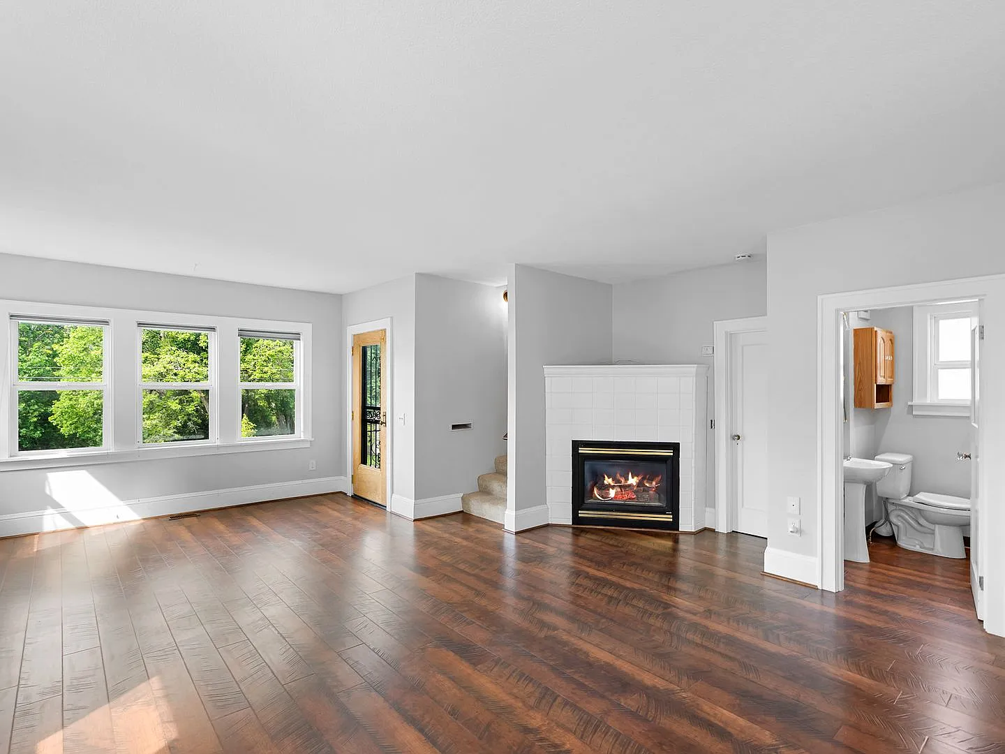 3 Bed/3 Bath Cathedral Park Charmer with Great Updates & Sauna! — Photo 4