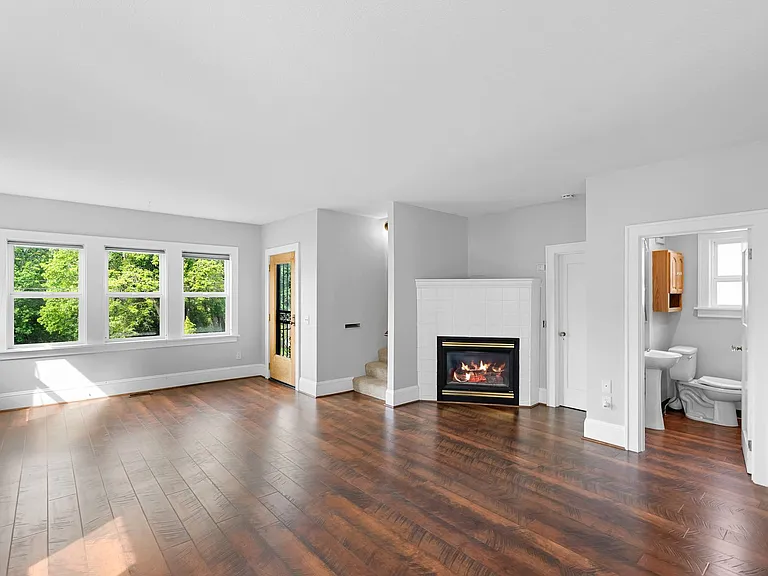 9831 N Edison St — Photo 4