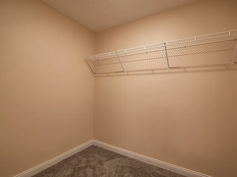 203 Dixon Cir — Photo 44