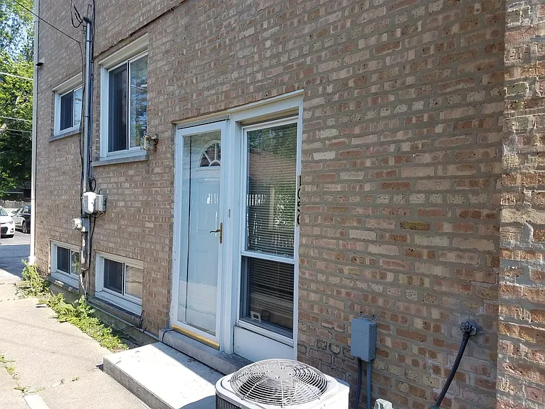1056 Des Plaines Ave — Photo 22
