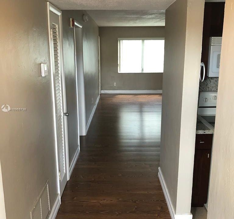 1st image of 1530 NE 191st St APT 222