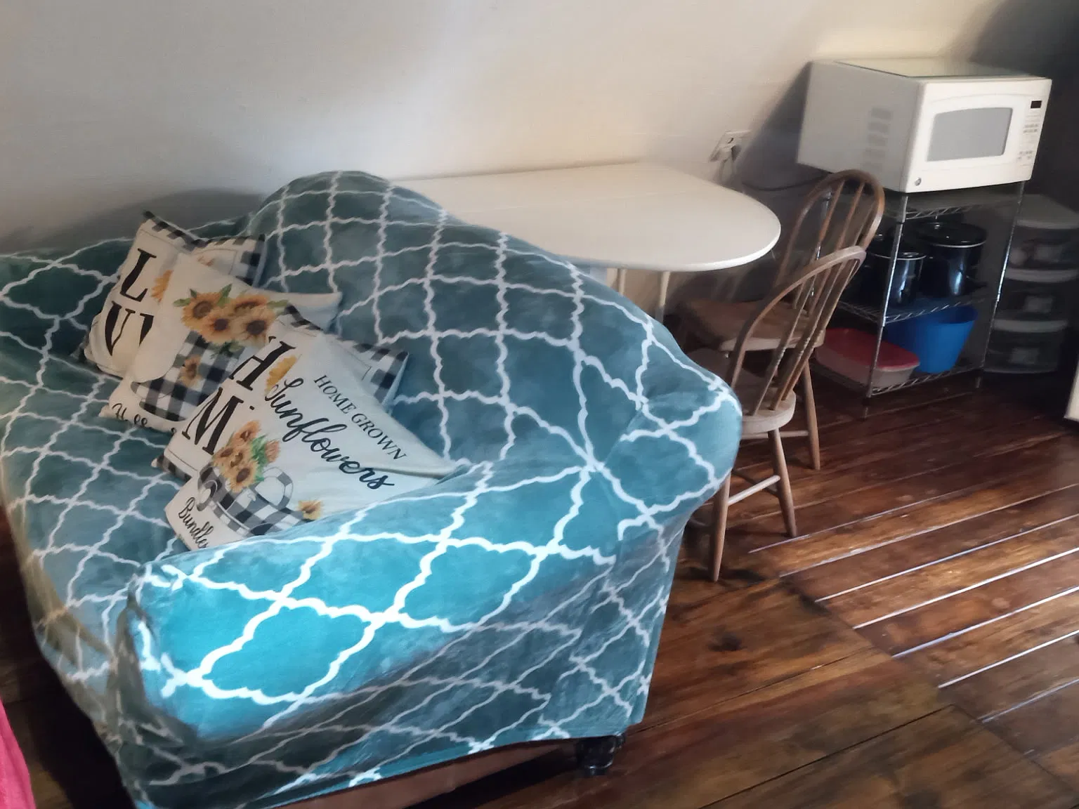 Studio, 725 sqft, $950 — Photo 2