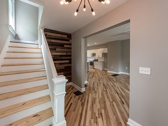 3rd image of 419 Stoddart Ave