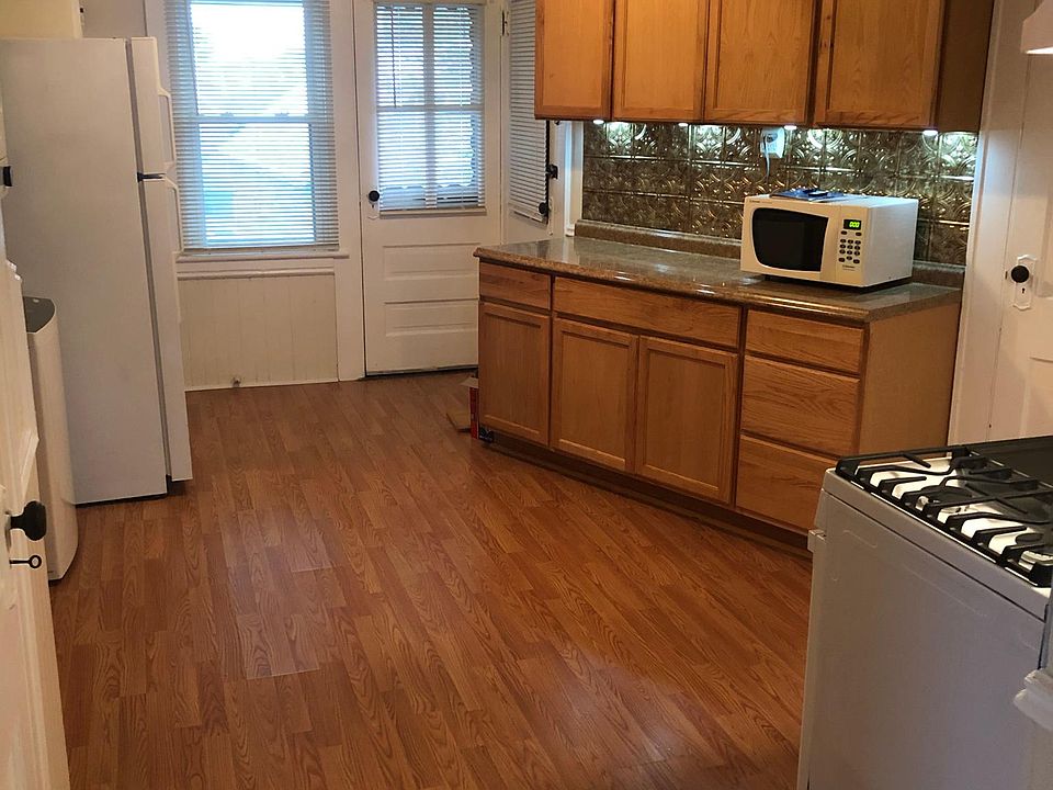 130 Woodland Ave, Bridgeport, CT 06605 Zillow