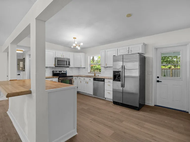 Kitchen (Appliances included)