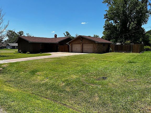 3rd image of 7956 Lee Dr