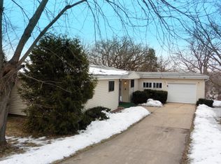 208 Nesheim Trl, Mount Horeb, WI 53572