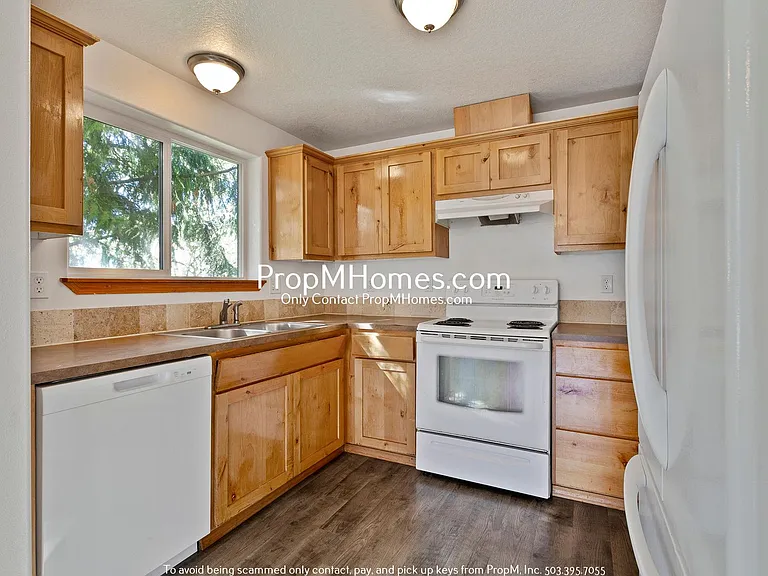 2203 Sam Parrett Dr — Photo 7