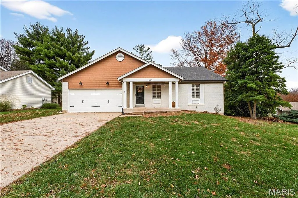 1010 Bridle Spur Ln photo 1