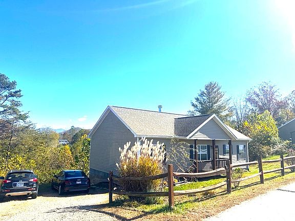 3rd image of 50 Indian Paintbrush Ln