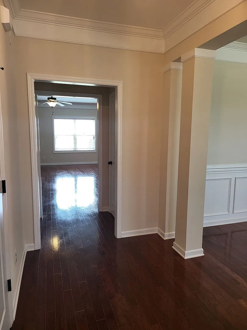 Madison City 5 Bedrooms — Photo 4