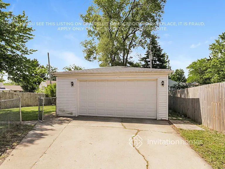 337 E Fullerton Ave — Photo 16