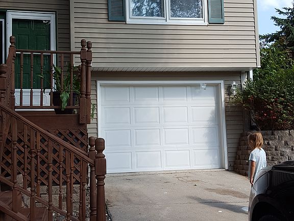2nd image of 905 Cade Ct