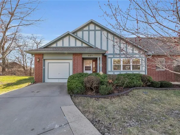 627 N Somerset Ter, Olathe, KS 66062