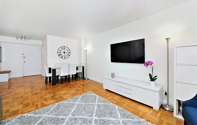 Sold by Avenues Real Estate | media 2