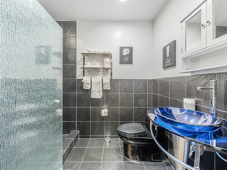 22349 Vanowen St — Photo 18