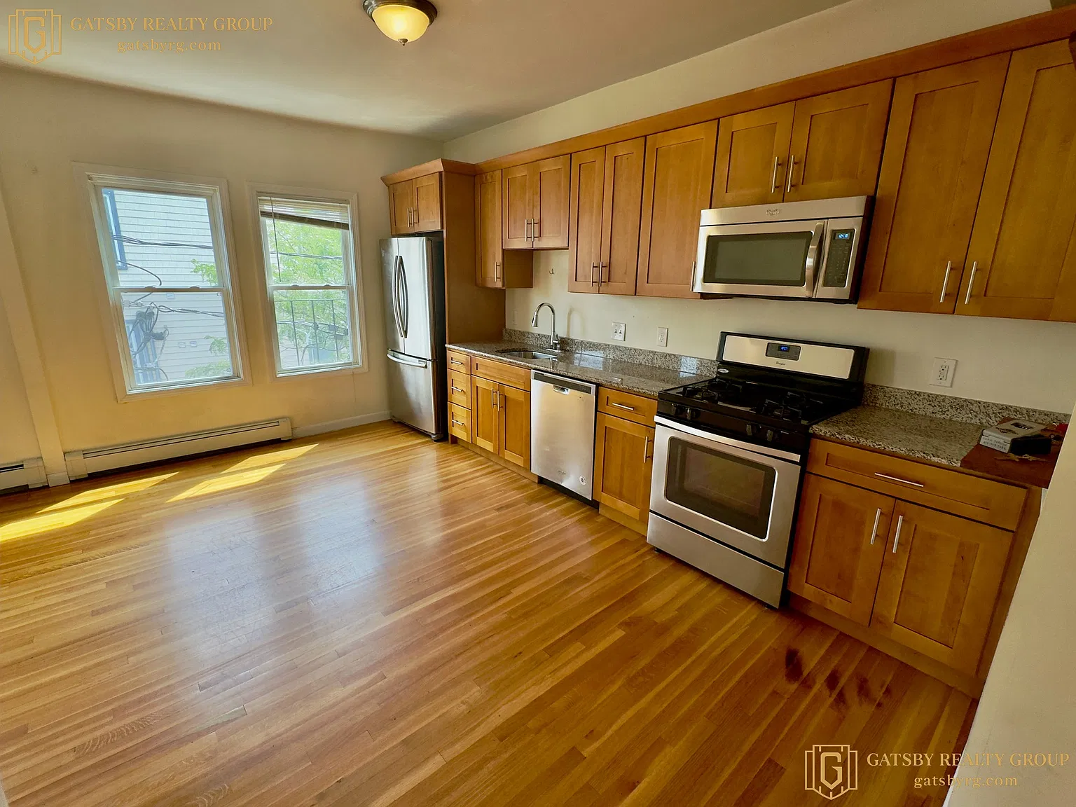 2 bed, 1.0 bath, 1000 sqft, $3,250 — Photo 1