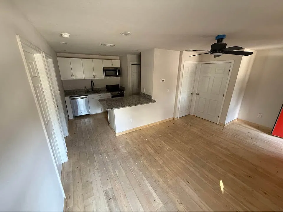 2 bed, 720 sqft, $1,400 — Photo 3