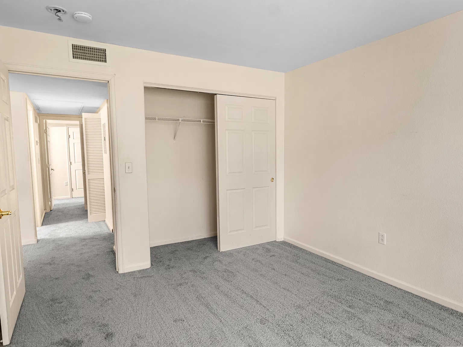 3 bed, 1250 sqft, $2,100 — Photo 4