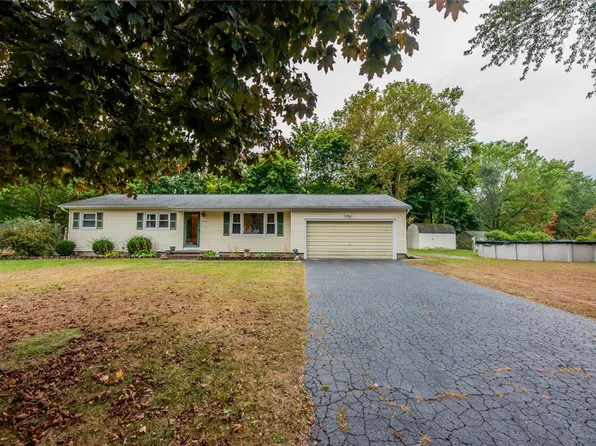 255 Longview Dr, Webster, NY 14580