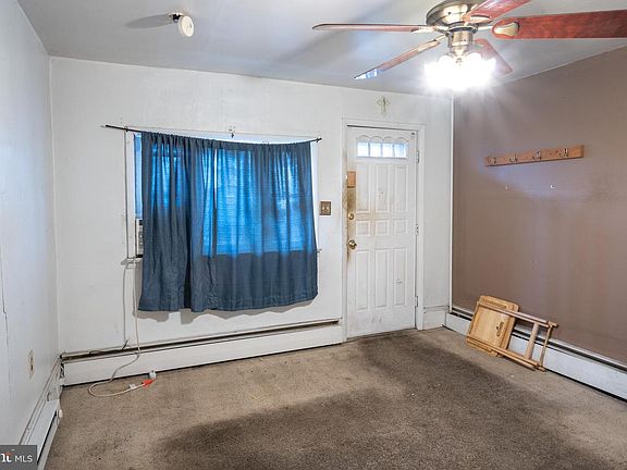 4th image of 444 Lewis St
