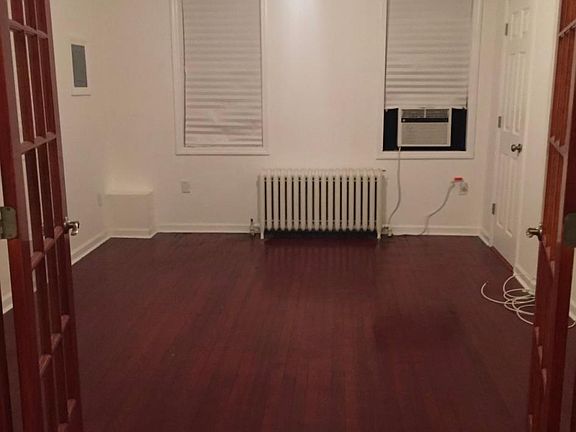 5th image of 89 Montgomery Ave Floor 1