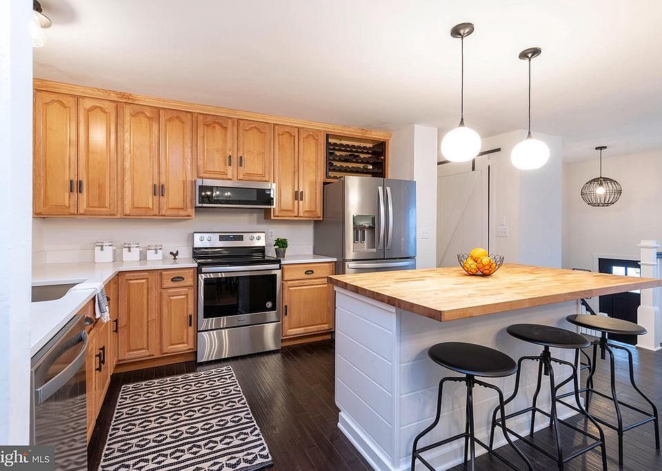 2nd image of 1036 Saint Margarets Dr