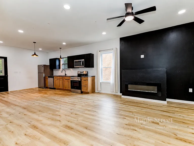 910 Main St — Photo 1