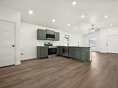 3 bed, 1350 sqft, $1,800 — Photo 1